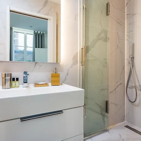 Peaceful - 1br- 4p - Eiffel Tower Apartment